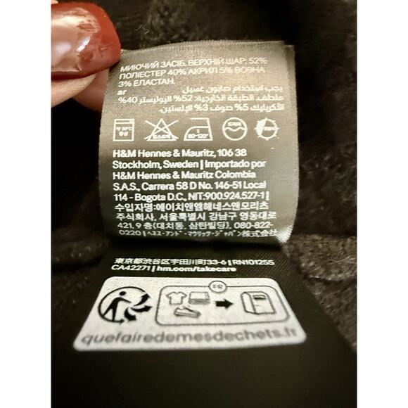 H&M Sweater Womens Size XS Black V-Neck Pullover Poly, Wool‎ Blend GUC - Picture 9 of 9